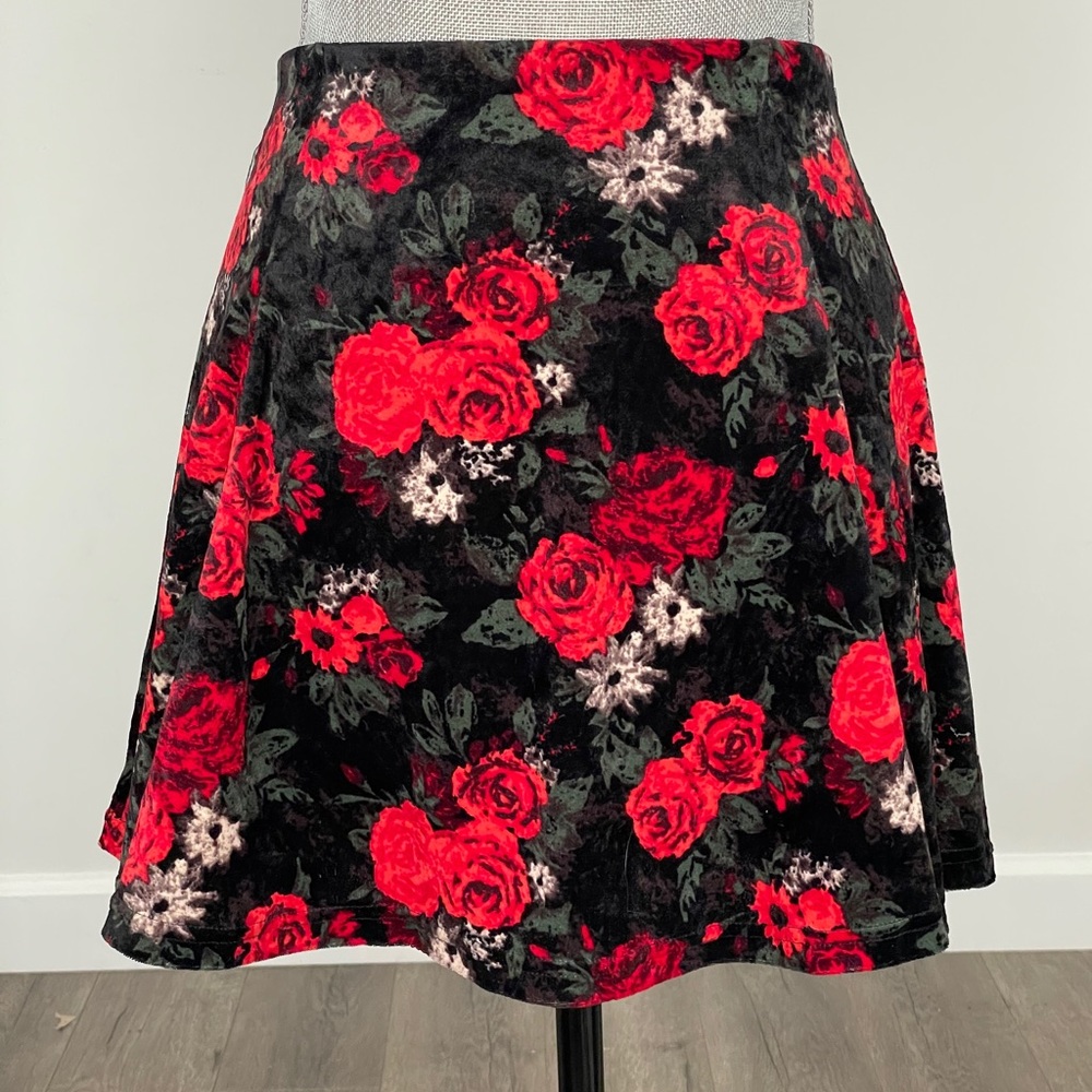 Parisian velvet rose skirt 🌹